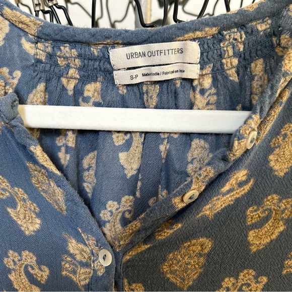 Urban outfitter’s size small cropped floral long sleeve shirt that buttons up. - Picture 3 of 7
